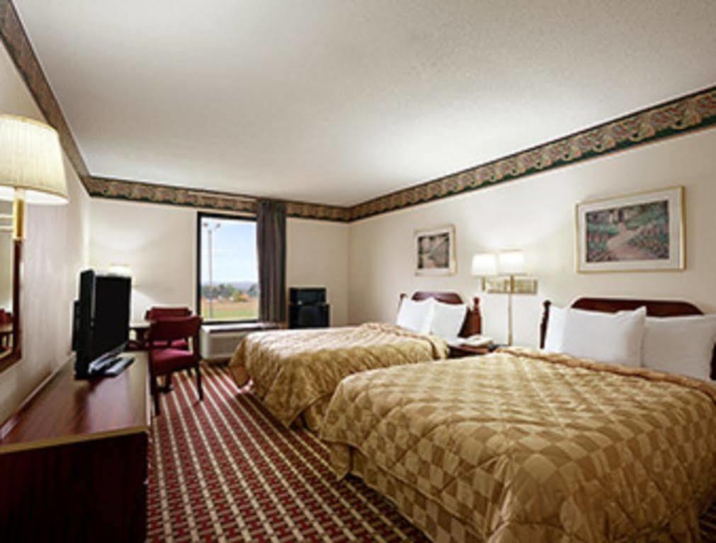 Super 8 By Wyndham Hotel Tallapoosa